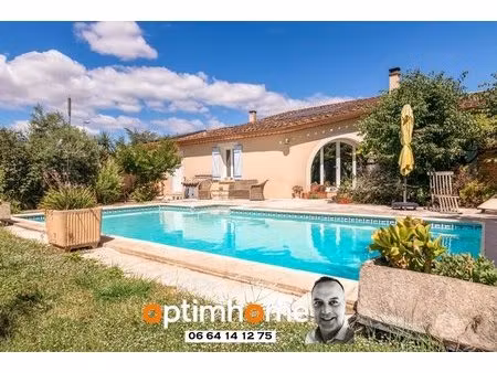 maison de caractère 178 m² habitables plain-pied  jardin  piscine  garages  dépendances à.