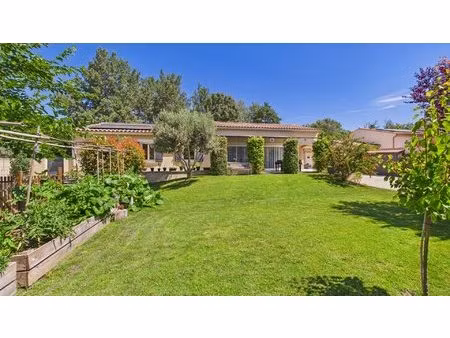 saint remy de provence à 5 km eyragues villa de plain pied avec jardin et garage de 70 m²