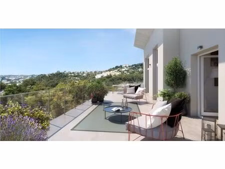 t5 de 98 m² roof top terrasse de 60 m² proche centre et commod