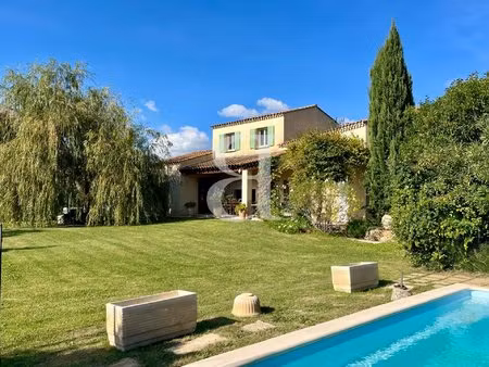 superbe villa avec piscine à maussane les alpilles