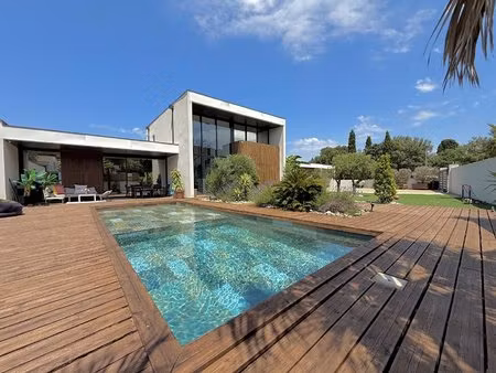 villa contemporaine avec piscine