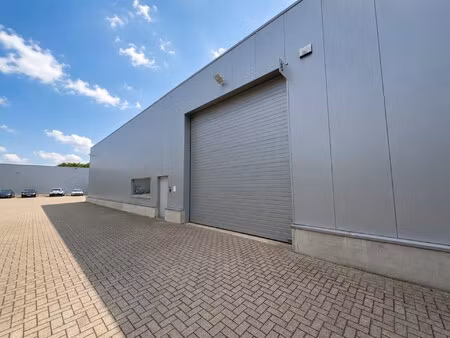 instapklare opslagruimte van 525 m² te wuustwezel!
