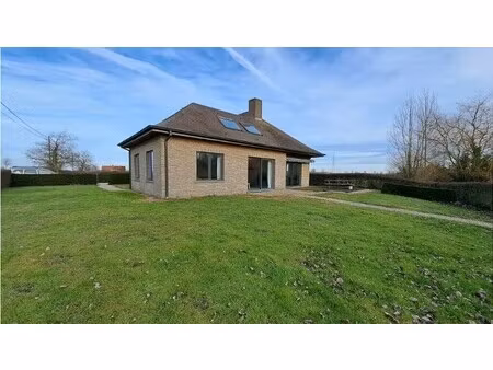 conciergewoning - laagbouwvilla met 3 slaapkamers  dubbele garage en tuin te huur in diksm