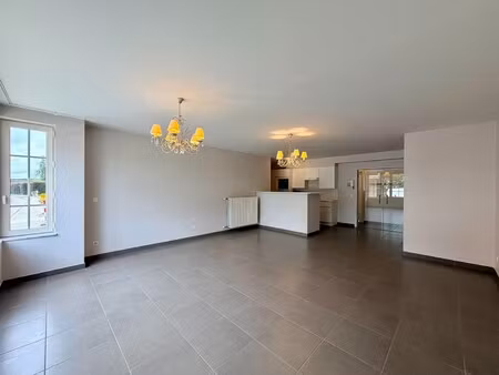 modern appartement met 2 slaapkamers  terras en garage op centrale ligging te wakken!