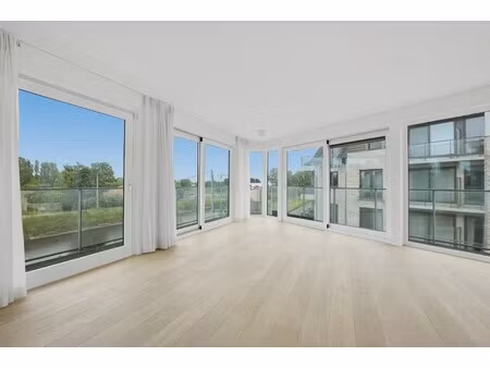 luxueus praktisch appartement (122m² + 30 m²) met rondom terrassen te nieuwpoort-stad