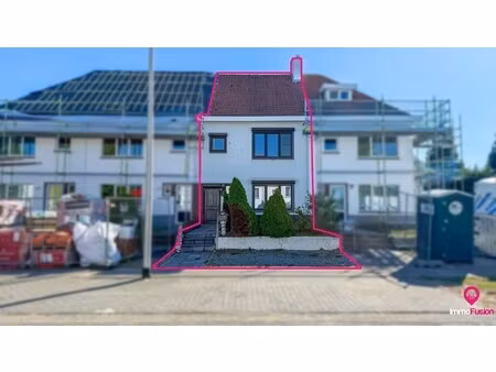 ruime gezinswoning met 4 slaapkamers en gezellige tuin!