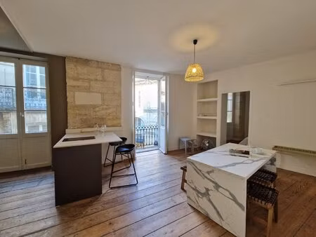 bordeaux saint pierre - t2 rénové dans la pierre