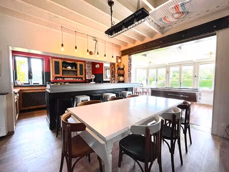 vente maison 8 pièces  138.00m²  rue