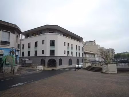 t1 + balcon + parking s/sol - près de l'arrêt