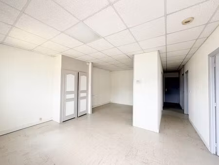 location bureaux  63.65m²  aussonne