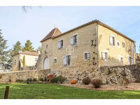 fabulous et historique château datant du xiie siècle  soigneusement restauré au cours de..
