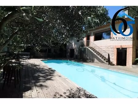 daux : maison t5 178m² dans les bois