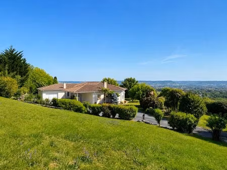 villeneuve-sur-lot  maison de plain pied avec vue exceptionnelle sur + de 4ha