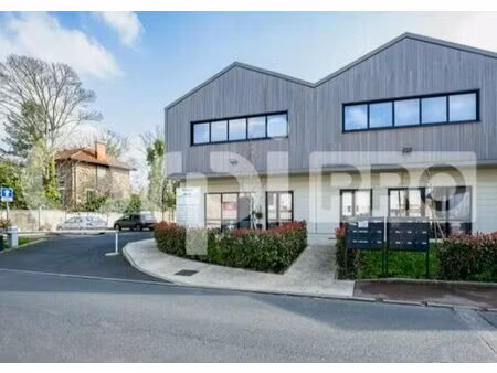 location bureaux 68 m²