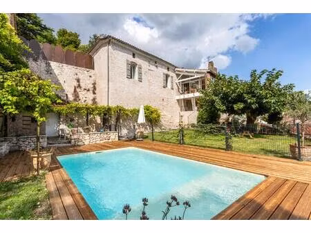 maison de village avec piscine et vue