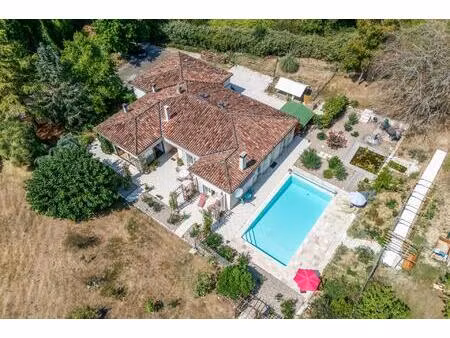 maison de campagne  garage  piscine  terrain.