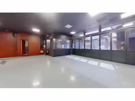 location local commercial  243.63m²  verrières