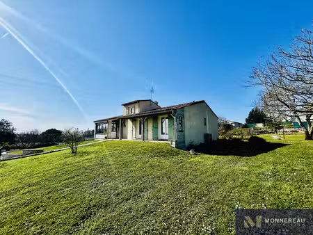 maison individuelle avec jardin et garage