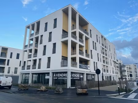 vente commerce stains 93240 156m²