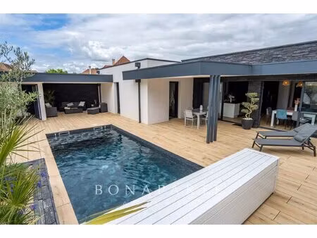 hauts de lescar – maison contemporaine de plain-pied – 4 chambres – piscine