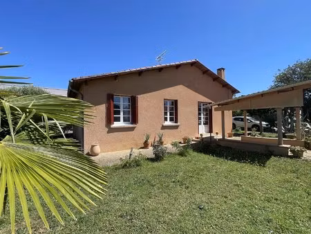 maison individuelle avec jardin et garage