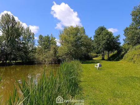propriété d'exception avec lac et prairies sur près de 8ha.
