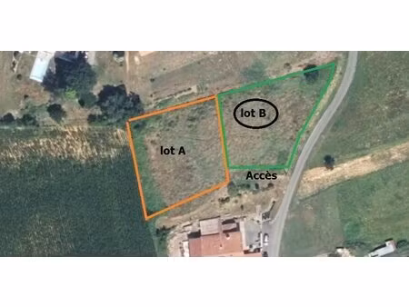 grand terrain constructible à guiche - 1467 m²