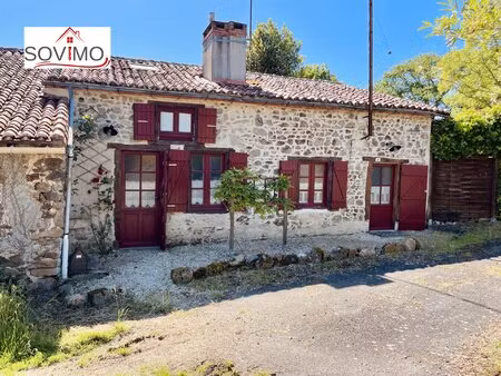 a la campagne  charmant pied à terre en pierre  vendu meublé  avec jardin clos