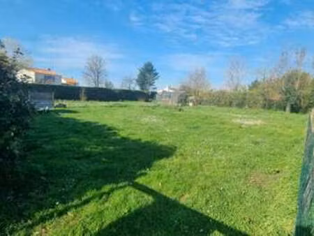 vente terrain à grues (85580) : à vendre / 847m² grues