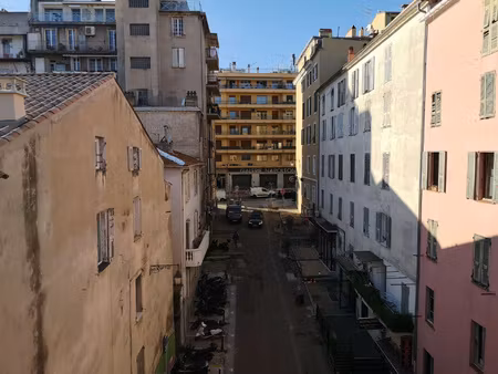 location studio meublé avec coin nuit - rue fesch à ajaccio