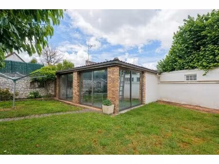 maison de 9 pièces de 236 m² à ozoir-la-ferrière
