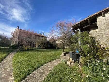 secteur mansle : ensemble immobilier en pierres composé de 3 habitations et plusieurs...