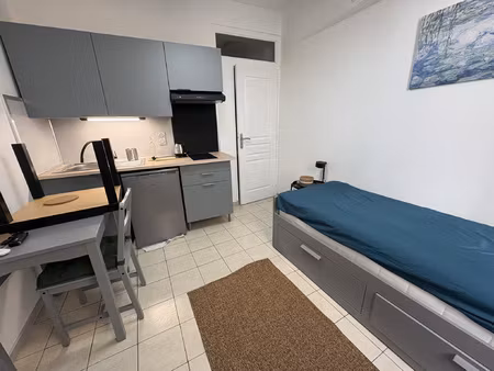 charmant studio entièrement rénové au coeur d'avignon