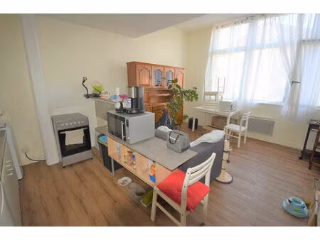 appartement f2 en résidence calme et sécurisée avec place de parking.