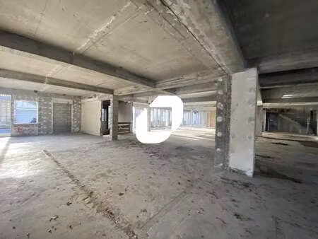 vente commerce 973 m²