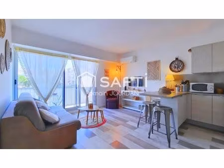 port d'hyères  appartement 2 pièces  avec balcon vue mer