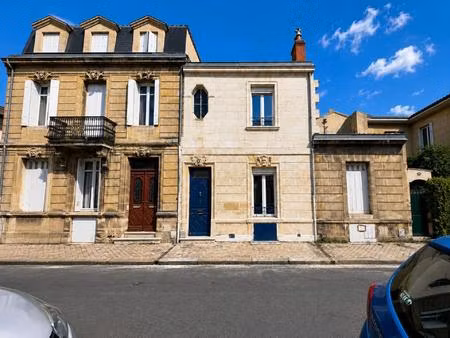 bel immeuble en pierre à fort potentiel à saint-genès