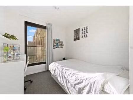 chambre étudiante moderne et économe avec sanitaires privés