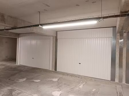 location parking / box 17 m² à luynes  aix en provence