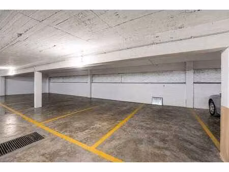 emplacement de parking sécurisé – quartier des vennes