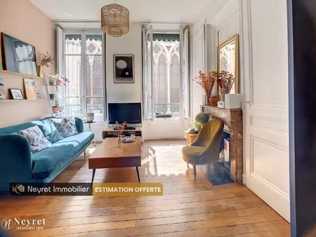 t2 au coeur du 7eme immeuble bourgeois