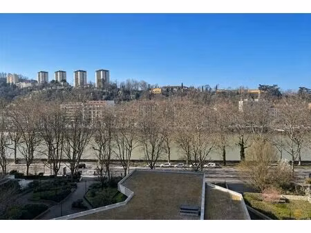 appartement t5 lumineux avec vue saône à lyon 4