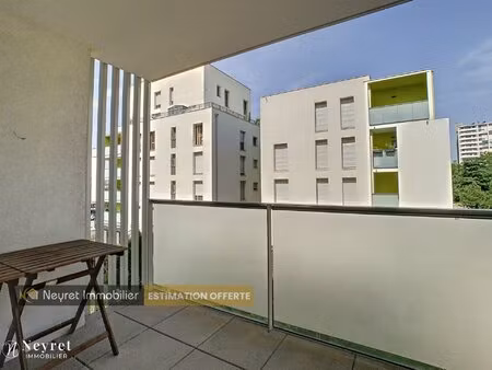 69008 lyon - appartement t3 avec balcons et garage