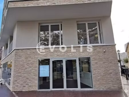 location commerce 260 m²