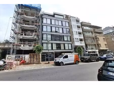 commerce avec appartement attenant idéalement situé dans l’a