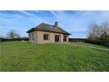 villa-woning met 3 slaapkamers  dubbele garage te huur in...