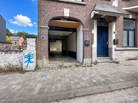 grand entrepôt disponible dans le centre d'ottignies