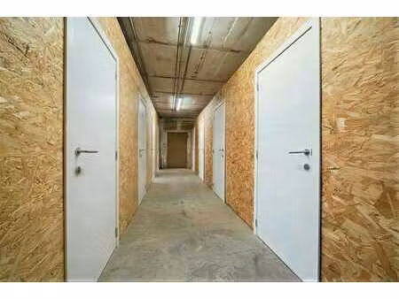 boxs de stockage sécurisés en intérieur