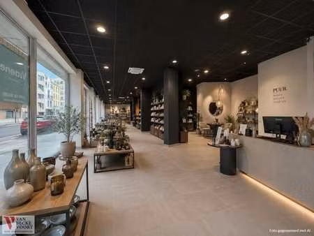 handelsgelijkvloers op hoekligging 174m²