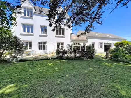 maison 9 pièces  215 m²